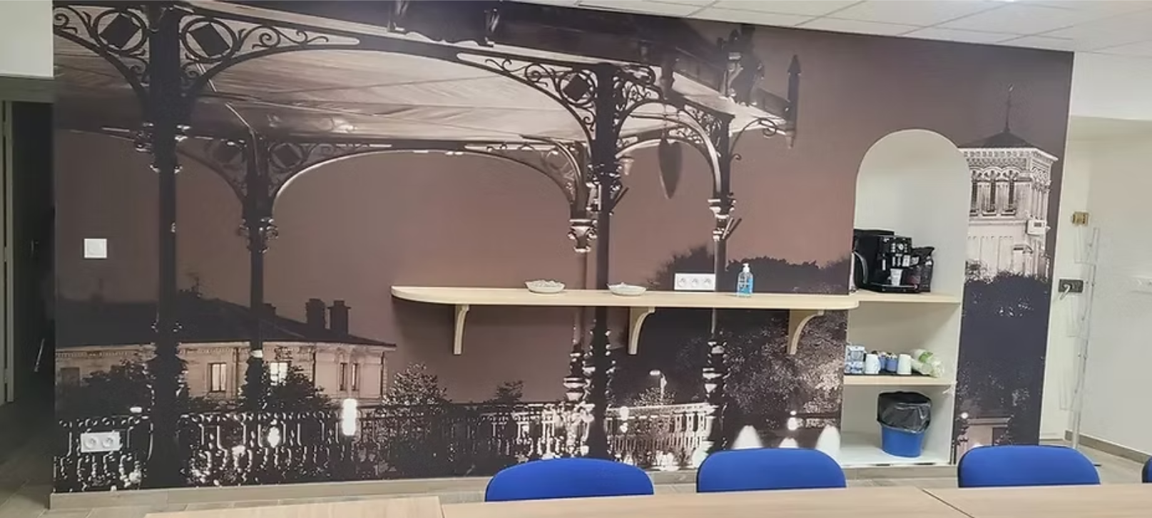 Kiosque Peynet de Valence – Papier peint personnalisé