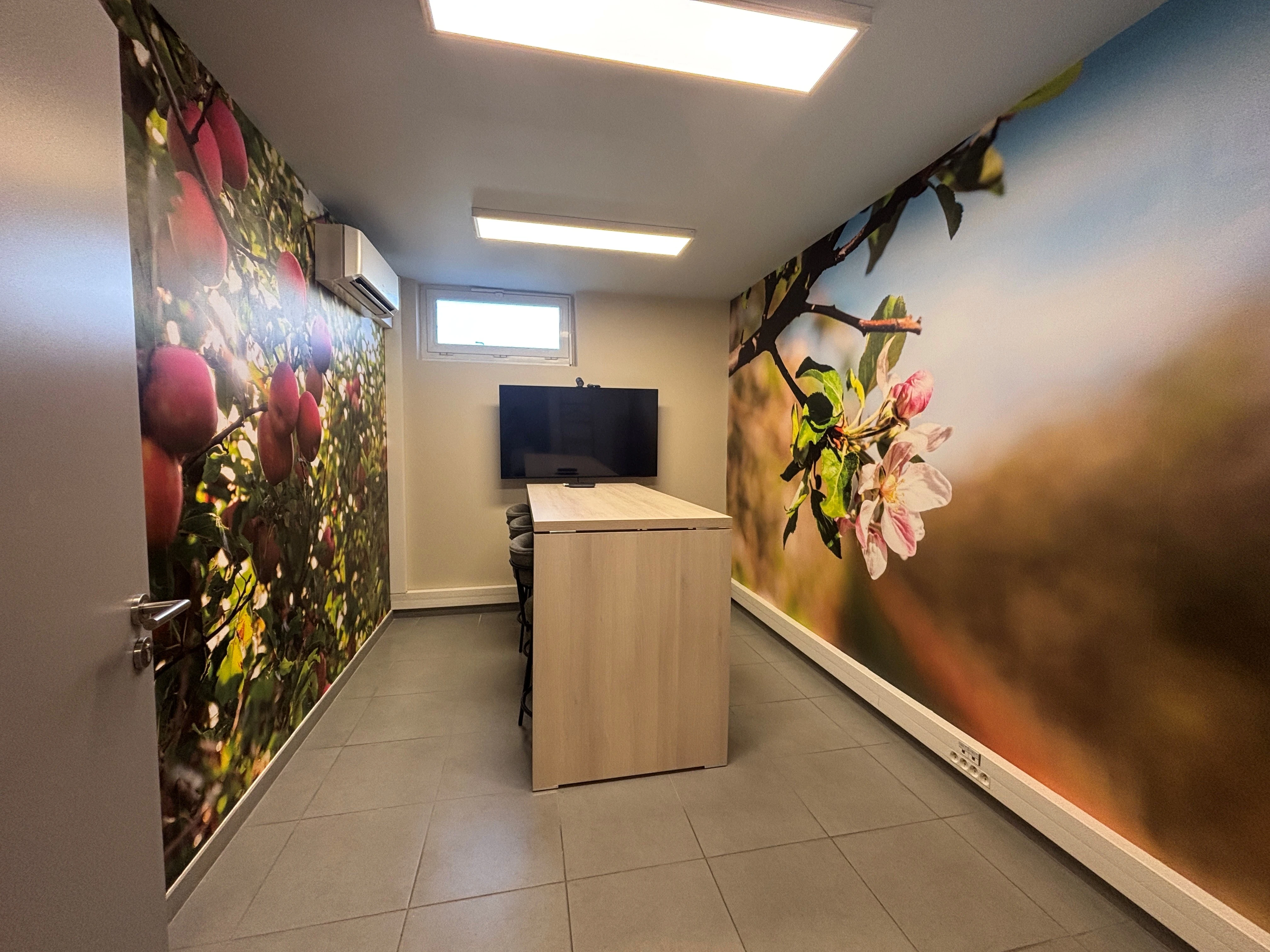 Décor mural vergers pour l'Agence Lundi 9h – Papier peint personnalisé
